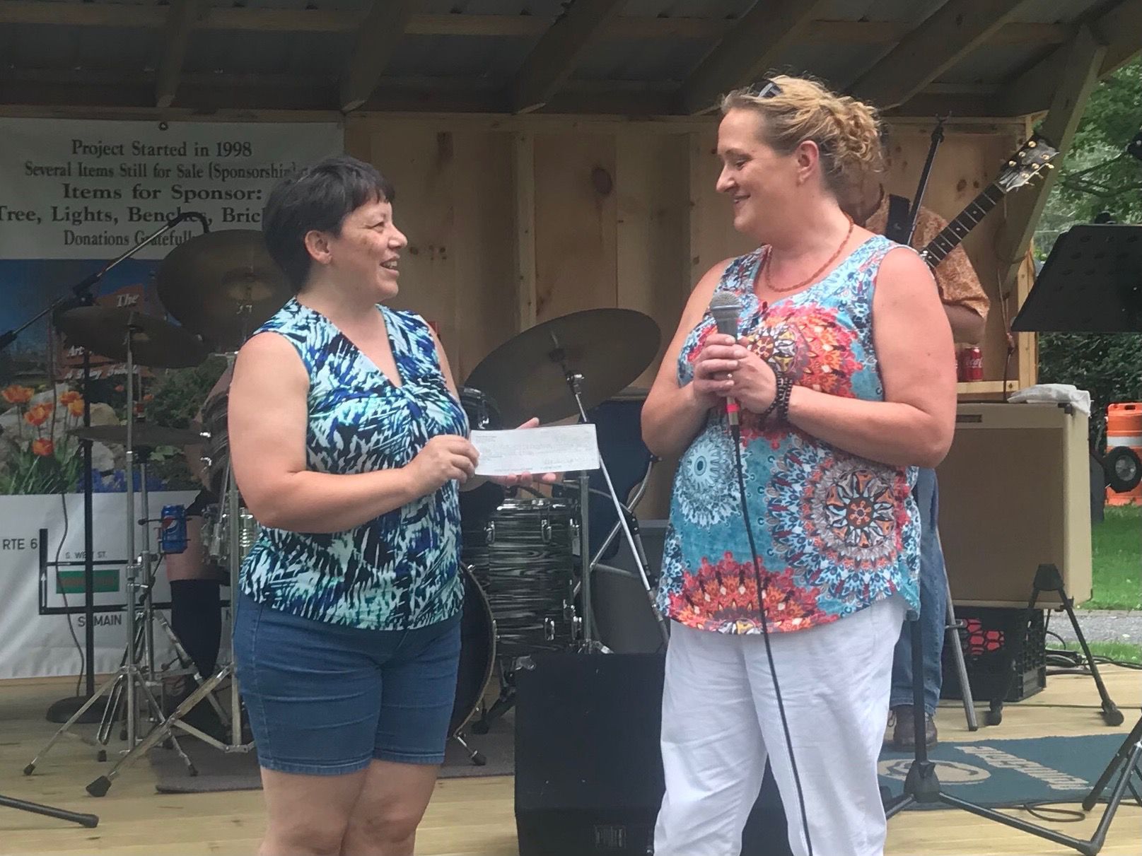 Frosty Hollow supports volunteer organizations